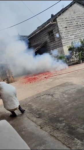 FIRECRACKERS 🧨 bursting ceremony in Chinese new year #china🇨🇳 #chinesenewyear #chinesefestival