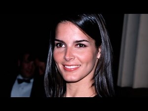11 Sexy Photos of Angie Harmon | Bio And Photos