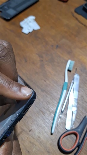 Cuando se cambia el LCD de una pantalla de cualquier dispositivo Android si los Marcos no tienen ningún detalle si el trabajo Se realiza mucho más eficaz en el pegado de su LCD Redmi Note 11s #serviciotecnico #android #cambiodepantalla | Alfredo Apple