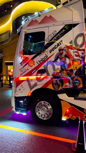 1.2K views · 39 reactions | In eastern China’s Zhejiang Province, a futuristic heavy truck with “big eyes” caught everyone’s attention — blending strength with style on the street. Video from 浙里拍 | ShenzhenStory | Facebook