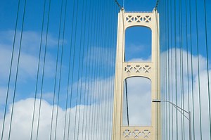 Video shows close call with falling ice on Mackinac Bridge, resulting in closure