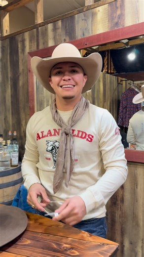 Alan’s Lids on Instagram: "Online Order Monday! 🤠🤙🏻 Christmas is 3 days away ! 🎄We might not get you that hat under that Christmas tree if you order right now, but it sure can be there for New years! 🎉🥳Let’s keep them orders coming we are shipping them as quick as we are getting them ! Order online Alanslids.com ⬅️😎 Also tahirt I have on is a new one to the collection will be up for grabs Christmas Eve 👀🎅🏻 Com see us at our store front in Crowley, Texas ! 📍606 W Cleburne Rd suite 220 
