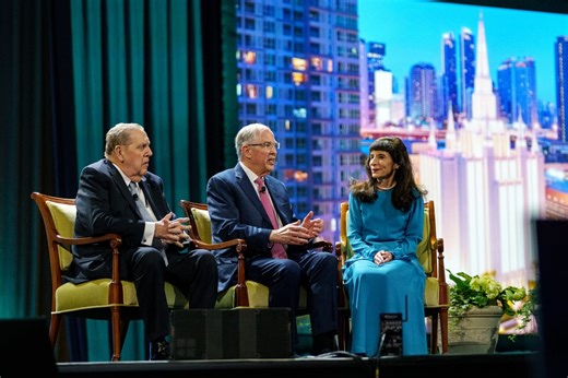 LDS apostle Jeffrey R. Holland reflects on his life and his late wife in a surprise appearance at RootsTech
