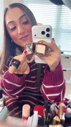 DIY Phone Grip: Create Iconic Powder Inspired by Beauty