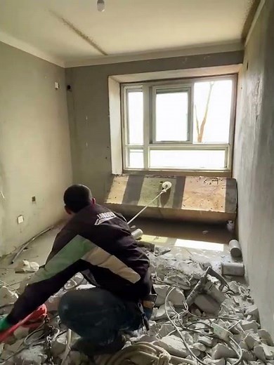 Indoor window sill removal process- Good tools and machinery make work easy