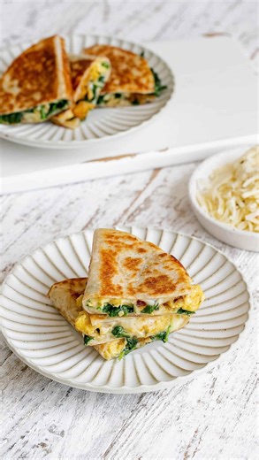 Melisa Castillo | Nutrióloga on Instagram: "Quien diga que comer saludable es aburrido es porque no ha probado mis recetas 🤪 Algunas de estas recetas ya están dentro de la Suscripción y otras salen la próxima semana 💫 También ya podrán descargar su menú semanal en PDF! 🙌🏻✨ #nutriologa #nutricion #nutrition #bienestar #vidasaludable #recetassaludables #foodie"