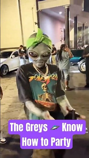 Alien 👽 Hits The Poo Poo Palace & Falls in ❤️ W 🌍 Girl.Magic City - #aliens #atlanta #hoodcomedy