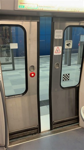 Türschließung DT4.5 (196-3) | U-Bahn Hamburg