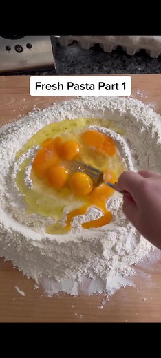 Homemade Fresh Pasta Recipe with Eggs and Flour