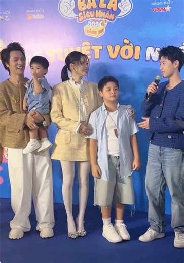 Gia đình bố Đăng Khôi xin chào dì chú. Xuất hiện tại sự kiện, anh Ken gây ấn tượng khi hoá thành MC giới thiệu từng thành viên trong gia đình 🥳 👉 Dì chú cùng follow kênh để theo dõi sự kiện với sự xuất hiện của các gia đình tại sự kiện tri ân ngày của mẹ “Mẹ Tuyệt Vời Nhất” nhen 🫶 ----------------------------- 🔖 Đón xem MẸ VẮNG NHÀ BA LÀ SIÊU NHÂN 2026 ✨ 21h00 Thứ 5 từ ngày 9/4 trên Kênh HTV7 💟 21h30 Thứ 5 từ ngày 9/4 trên Kênh YOUTUBE ✨ 10h30 Thứ 7 từ ngày 11/4 trên Kênh QPVN ✨ 13h00 CN từ