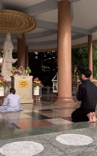 Xin đừng đổ lỗi do trần gian nhiều phiền muộn, xin đừng tìm đến Phật khi còn dùng lý do.... Bởi Phật tại tâm ta không ở đâu xa, Hãy sống thật tâm ở chốn phôn hoa đầy xa đoạ...#chuavanlinh #nammoadidaphat