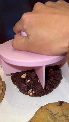 Crisp. #dessert #food #foodreview #foodie #fyp #foodtiktok #cookies #cookielover #crumblcookies #crumbl #52weeksofcrumbl #asmr #foodasmr #cookieasmr #cookiereview #crumblcookiesoftheweek