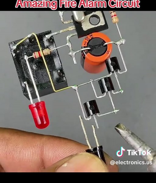 Amazing Fire Alarm Circuit 🤩🇬🇧🇺🇸#electronics #USA #UK #foryoupage #trend