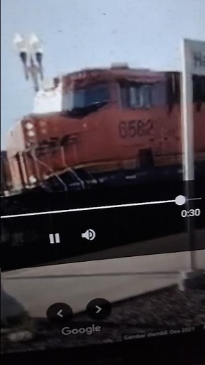 Horn Sound BNSF Freight Containner at Hanford, CA