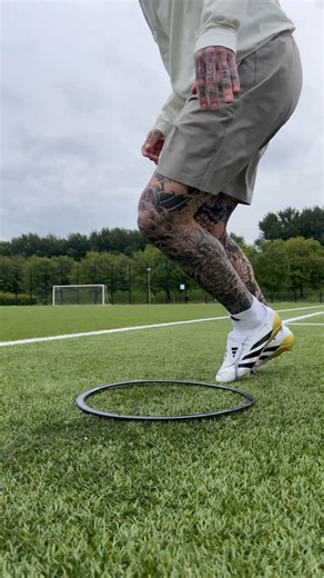 274 reactions · 10 comments | Change of direction starts with your setup. Master the cross step to move faster, sharper, and with purpose ‘til the wheels fall off. ⚽️ // // // - AFE | AFE Football | Facebook