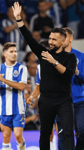 🔵⚪ FC Porto Transitional 2v2 Duel Setup From Last Week Open Training ⚽ Attack the opponent’s goal 🔁 Immediately transition to defend your own 🔥 Constant role changes, limited recovery time 📥 Download more training sessions here 👉 https://keepitonthedeck.com/downloads | Keepitonthedeck