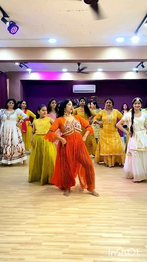 60K views · 95 reactions | DHOLIDA & GARBA with my DELHI GIRLS. #GURGAON #DANCEWORKSHOP @nrityanganastudios | Ritu Gupta | Facebook