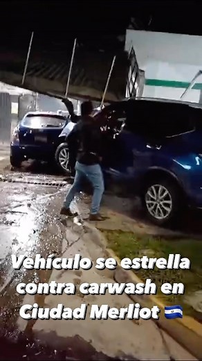 73K views · 162 reactions | #LoÚltimoSV | De acuerdo a testigos, una Nissan Rogue color gris realizó un giro indebido y provocó que el conductor de la camioneta azul perdiera el control al esquivarla , estrellándose contra un carwash que está contiguo a una gasolinera en calle chiltiupán  Afortunadamente nadie resultó lesionado. ¡Precaución amigos! | Todo Motor | Facebook