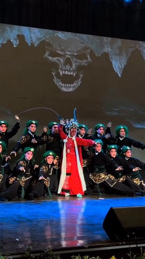 EarthPix 🌎 Travel on Instagram: "“Don’t Blink” - performers of the Wu Opera from Zhejiang, China, change their costumes in a matter of seconds. 📷 by @anthony.hongrizal"