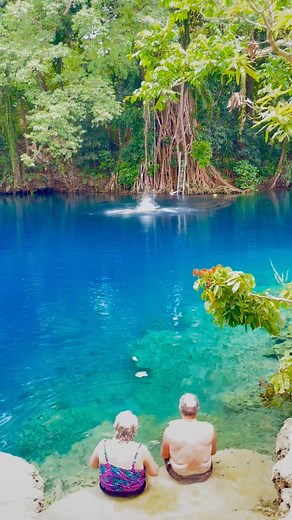 Matevulu blue hole, Espiritu Santo, Vanuatu 16 meters deep, the deepest and largest blue hole in Santo | Wrecks to Rainforest