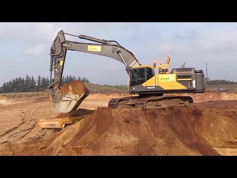 Volvo EC480E Loading Volvo Dumpers