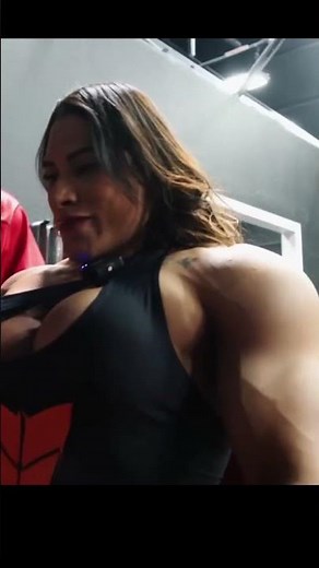 Can you survive this compressión machine?? #bodybuildingwomen #femalebodybuilder #motivation