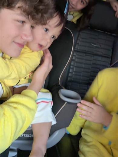 Familia Diamond on Instagram: "Happiest birthday Ocean! 🎉 We LOVE you so much. We can't wait to celebrate you today 💛 #big2"