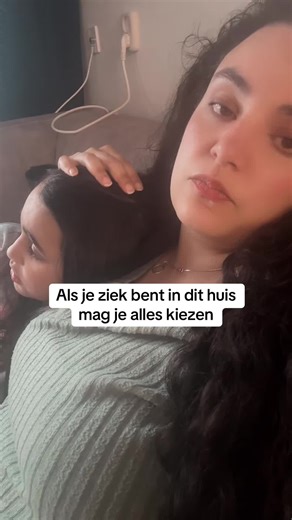 Compromissen met kinderen 🤝 Zij poffertjes… ik soep 😅 Een beetje voor jou, een beetje voor mij ❤️ Welke “deal” maak jij met je kind als ze ziek zijn? 🤝❤️ #momlife #ziek #compromise #girlsmom #foryoupagе