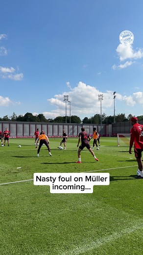 We've checked the footage once more. Still a foul. 🤣 #FCBayern #Müller #training #foul