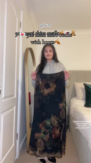 90s Maxi Skirt Outfit with Boots: Embracing the Rachel Green Vibe