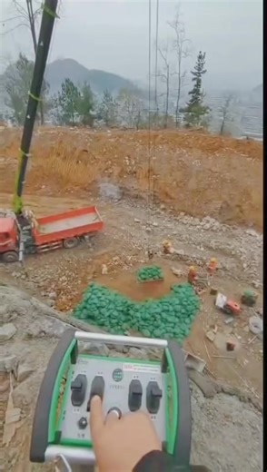 Wireless remote of crane truck #crane #grúa #joysticks #radio #spider #crawler #drilling #Vinç #guindastes #kran #Vinç #XCMG #Palfinger #PM #FASSI #SANY #HIAB #zoomlion #EFFER #spidercrane #drilling #skidsteer
