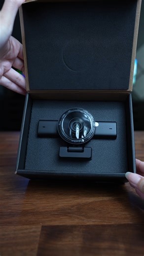 Unbox the Razer Kiyo V2 - an AI-powered webcam built for creators. With crisp 4K 30FPS visuals, superior low-light performance, and intelligent auto-framing, you’ll look on point in every shot. #Razer #RazerKiyo | Razer