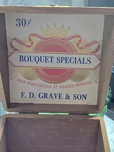 Vintage Wooden Cigar Box F.D. Grave  Son Bouquet Specials Connecticut Tobacco Advertising Box 25 Cigar Storage