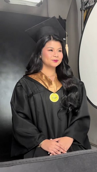 Stunning Graduation Pictures with PhotoXMedia