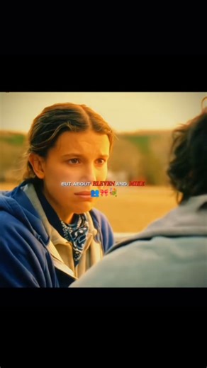 ☆ on Instagram: "日本利用压电瓷砖将脚步转化为电能。这些瓷砖捕捉来自你脚步的动能。当你行走时，你的重量和动作会对瓷砖产生压力。瓷砖会轻微弯曲，从而产生机械应力。瓷砖内部的压电材料将这种应力转化力电能。每一步都会产生少量电荷，而数百万步结合在一起就能产生足够的电力来驱动LED 灯、数字显示屏和传感器。在像涩谷车站这样繁忙的地方，每天大约有240万个脚步为这一系统作出贡献。 这些电能可以被储存或立即使用，从而减少对传统电力来源的依赖，并支持可持续的城市基础设施。 这种方法将日常运动转化为实用的可再生能源 ＃日本 #知识＃事实 #你知道吗 #推荐 科技 创新＃历史 技术 实验 热门 #strangerthings #netflix"