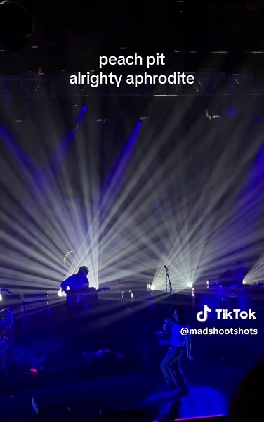@Peach Pit playing alrighty aphrodite #peachpit #orlando