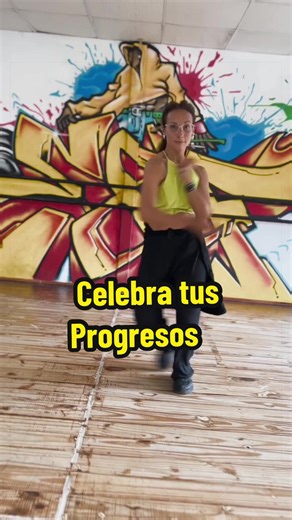 CELEBRA TUS PROGRESOS! 🎉 ‼️La danza es sacrificio, pero también es libertad 💃 A veces, solo necesitás poner música y dejar que el baile te lleve 🎶 Es terapéutico, es divertido, es PARA VOS! Bailá un poquito cada día y disfrutá del proceso 💪 No hace falta mucho... 😊 Disfrutá del momento, de lo que lograste, de cómo te sentís 💃 ¡Tu cuerpo y tu mente te lo agradecerán! 😊 #Baile #Terapia #Disfrute #Danza ¡Celebrá cada paso, cada logro! 💪 #Libertad