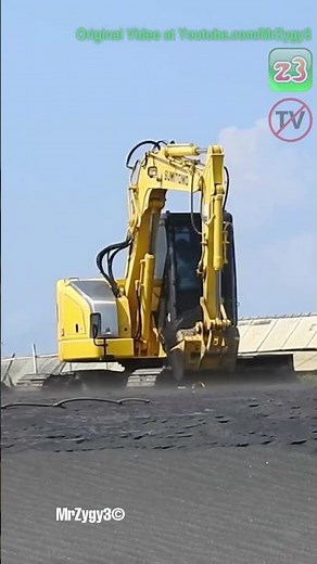 Mini Digger Excavator Digging Beach Sand #shorts
