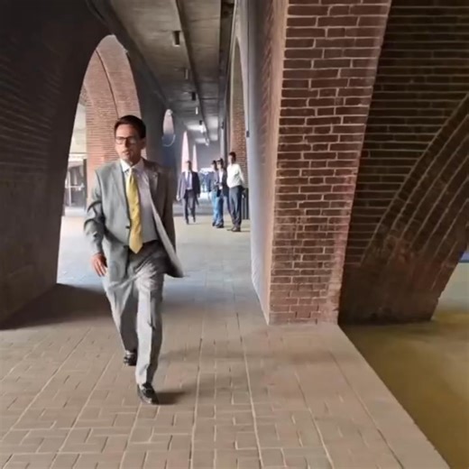 লাফ দিয়ে সংসদে প্রবেশ করলেন সাবেক শিক্ষা প্রতিমন্ত্রী এহসানুল হক মিলন। | Polytechnic Notice