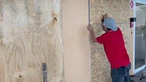 43K views · 194 reactions |  NEW: Last minute Hurricane preparations are in progress today at Quality Inn in Sarasota, FL. And across FLorida. RUSH to complete your emergency plans! LSC/Lanny Dean | Live Storm Chasers | Facebook