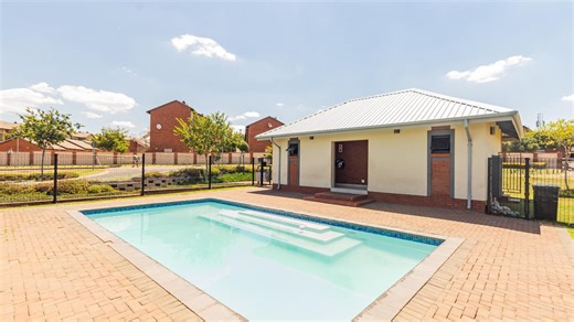 R 780 000 | 2 Bedroom Apartment in Noordwyk | Private Property