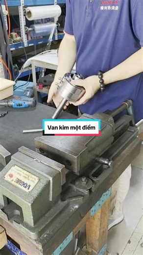 We are a manufacturer of hot runner systems in China, specializing in single-point nozzles, single-point needle valves, and hot runner accessories. #hotrunner #injectionmolding ##hotrunner #industrial #mould