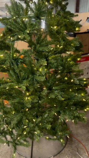 7.5’ Pre-Lit Kingswood Fir Dual Color PowerConnect Tree 🔥 $180 Message me to claim! | Triple J Liquidation