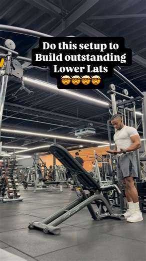 @caoch_errol_fit on Instagram: "Use this setup to build outstanding lower lat 🤯🤯🤯🤯"