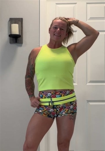 Quick little ootd for my run. Florida delivered perfect running weather today. I’m always be a bright color girly. #running #workout #runners #ootd #shoes @Peachy Athletic @Feetures @Brooks Running