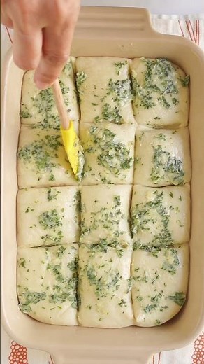 Homemade garlic cheese bread 🤤 Soft, cheesy, and so easy to make!