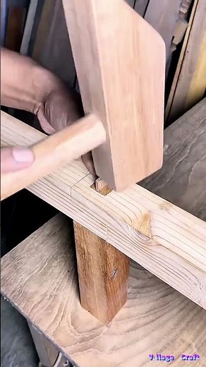 木製ピンで固定する半ほぞ組み！小さな木栓が木材を強力にロックする職人技🔨✨