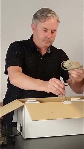 Commodore 64 Unboxing with a little bonus inside