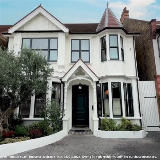 🏡 TAKE A TOUR OF THIS £5M NORTH WEST LONDON HOUSE... which you could win when you enter the London House Draw supporting Alzheimer's Society. For your chance to win this spacious period home near Queen's Park £250,000, enter now. What are you waiting for? Click here 👇 | Omaze UK