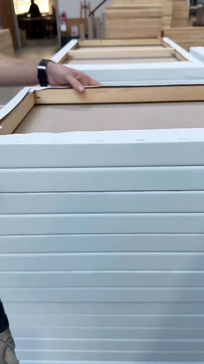 Astăzi, Vali îți va arăta panzele noastre 3D și avantajele lor 🎨🖌️ Ia sfaturi de la CEO-ul nostru, care este și artist 👌🏻 #artmie ► https://www.artmie.ro/panza-3d-profi-pe-sasiu-selecteaza-dimensiunea-VXLPP3D | ARTMIE.ro